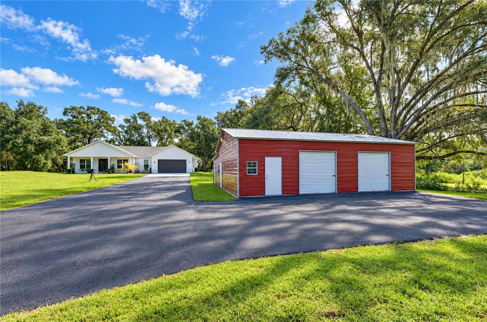 Front drive entrance - 5746 FRONTIER DR, ZEPHYRHILLS