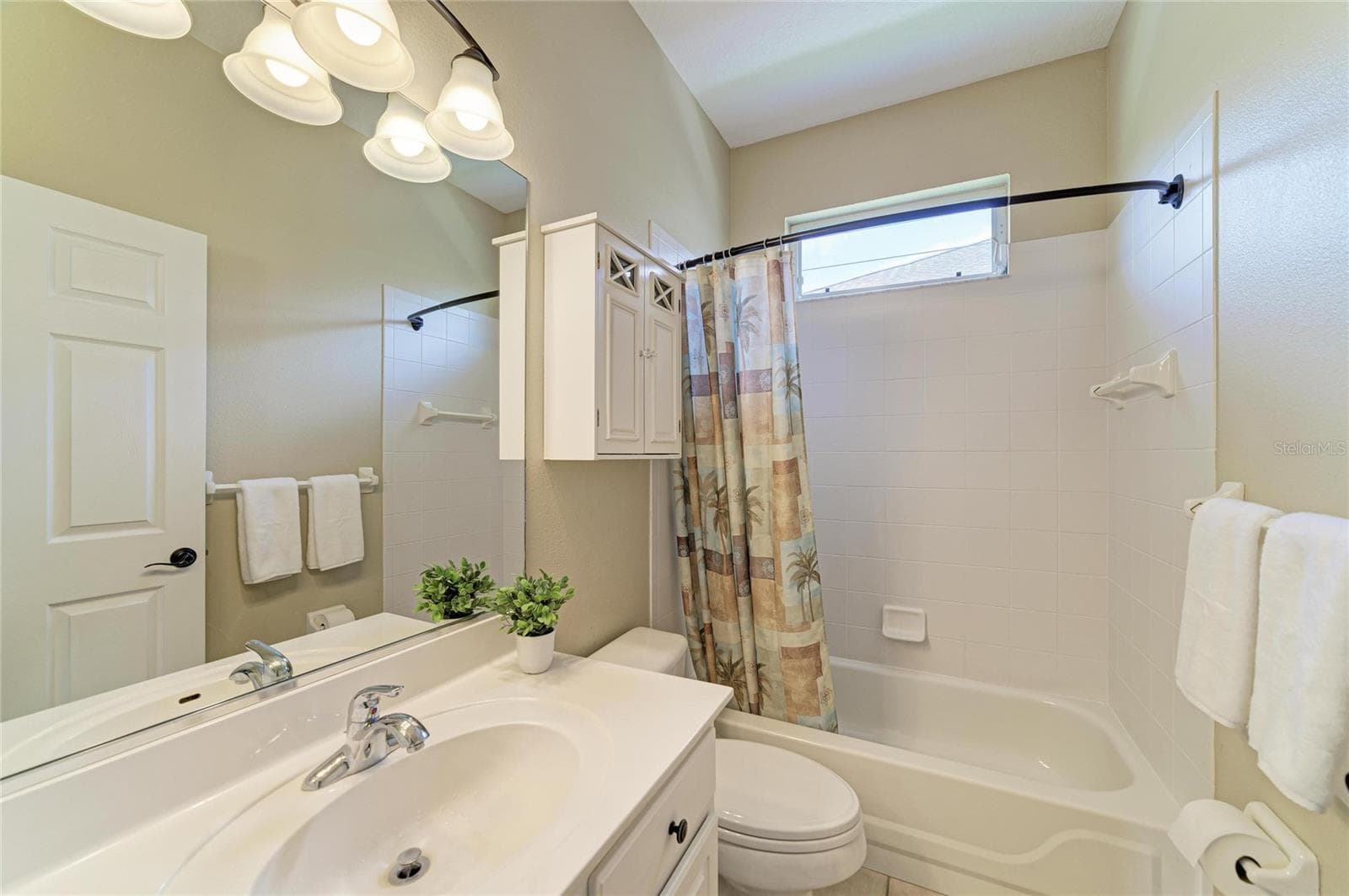 Single Family Residence at 12105 BEEFLOWER DR, LAKEWOOD RANCH, photo 23 of 41