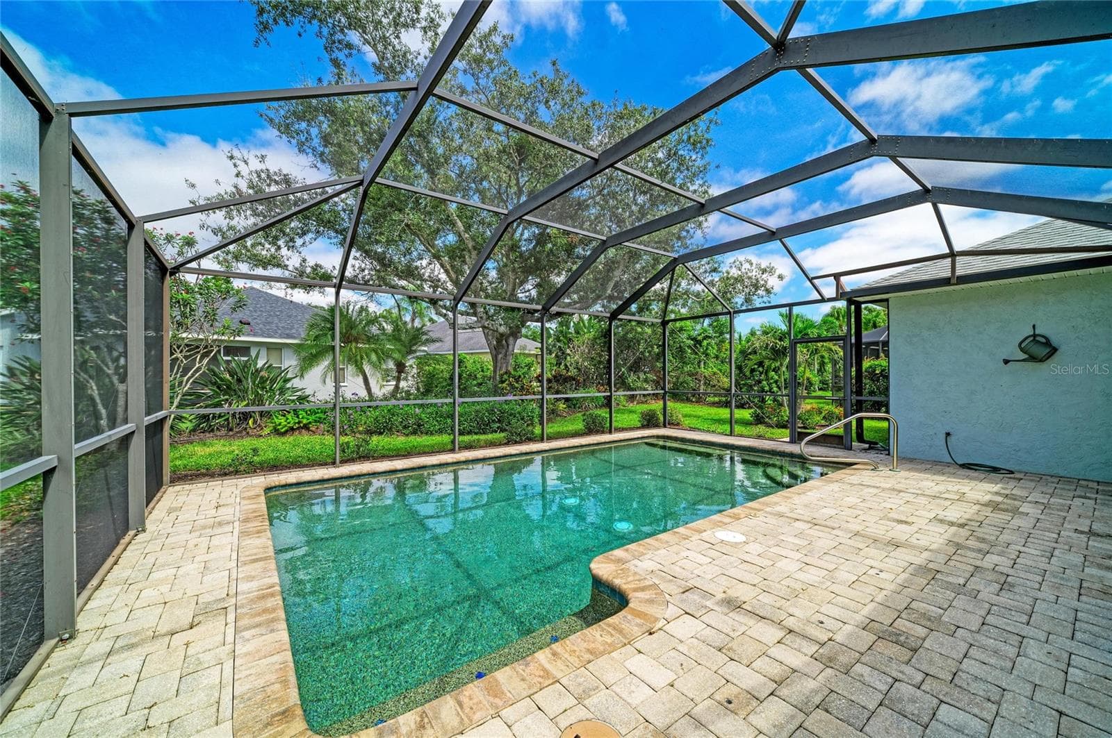 Single Family Residence at 12105 BEEFLOWER DR, LAKEWOOD RANCH, photo 33 of 41