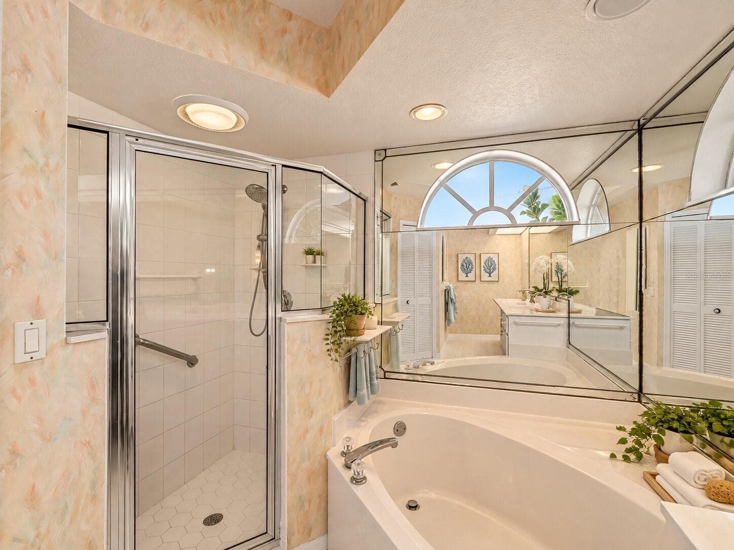(Staged) Bath_134TocopillaStreet_PuntaGorda_WalkInShower_Corner.jpg - 134 TOCOPILLA ST, PUNTA GORDA