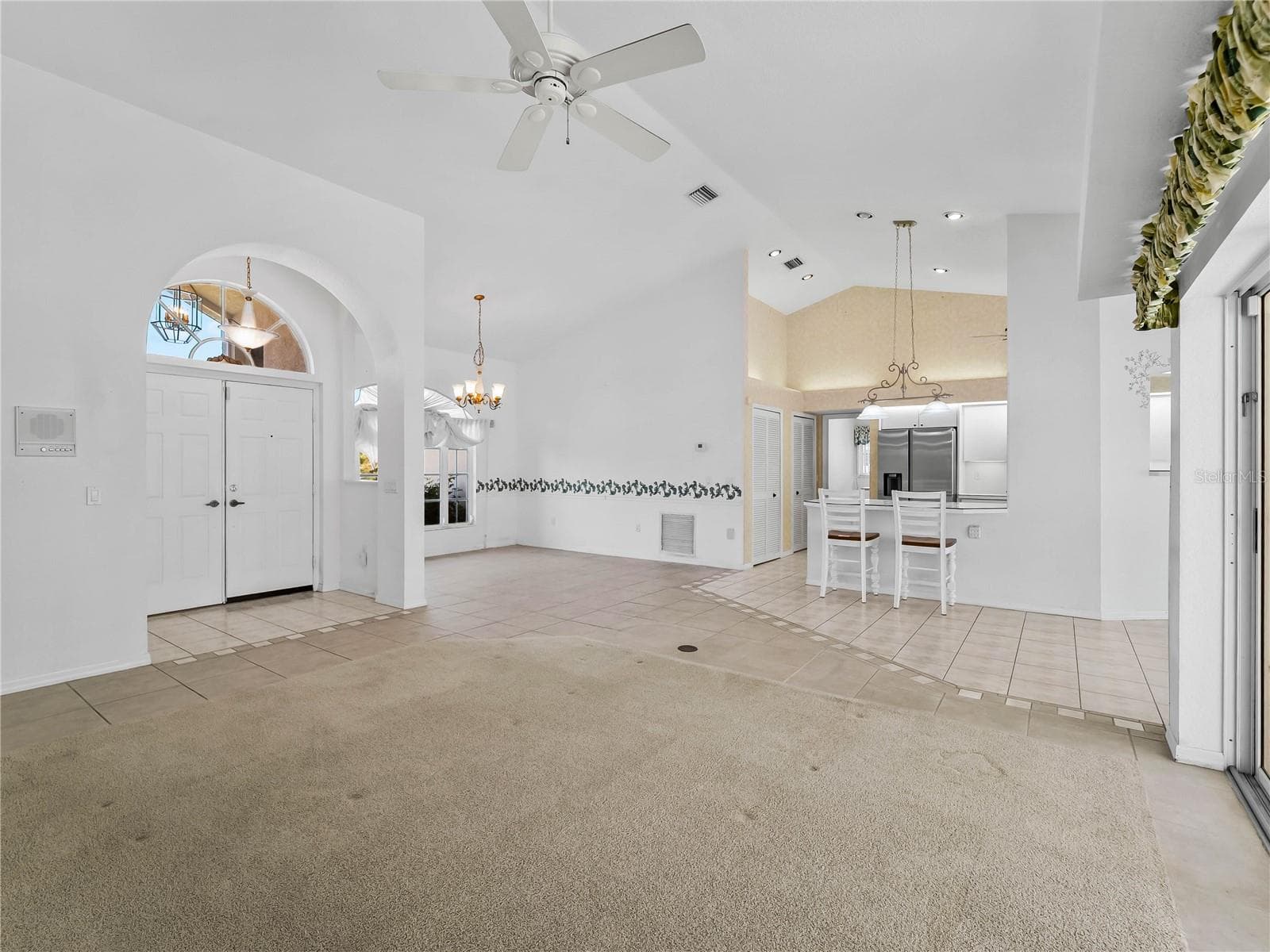 GreatRoom_134TocopillaStreet_PuntaGorda_VaultedCeiling_Daylight.jpg - 134 TOCOPILLA ST, PUNTA GORDA