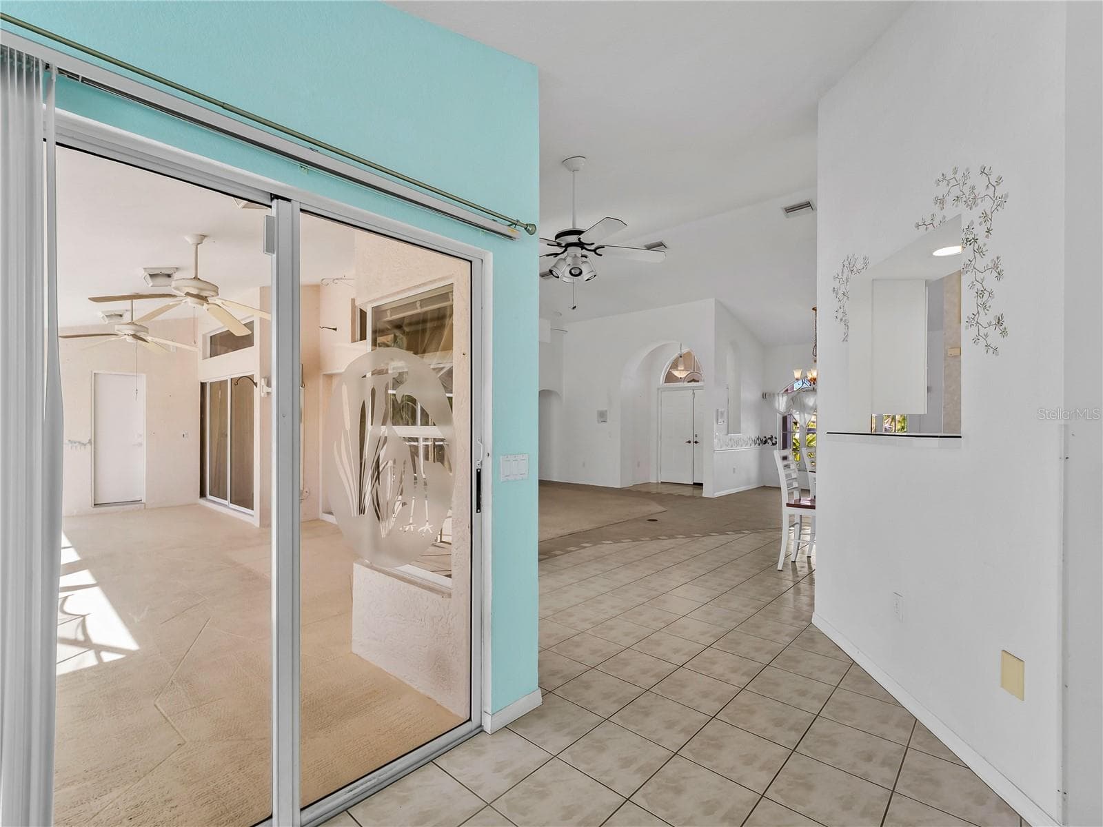 FamilyRoom_134TocopillaStreet_PuntaGorda_LanaiAccess_SliderView.jpg - 134 TOCOPILLA ST, PUNTA GORDA