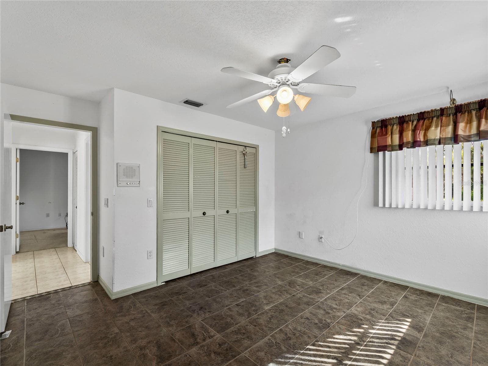 Bedroom_134TocopillaStreet_PuntaGorda_NaturalLight_Corner.jpg - 134 TOCOPILLA ST, PUNTA GORDA
