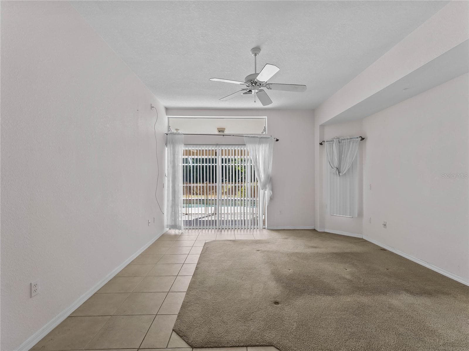 PrimarySuite_134TocopillaStreet_PuntaGorda_TrayCeiling_WindowView.jpg - 134 TOCOPILLA ST, PUNTA GORDA