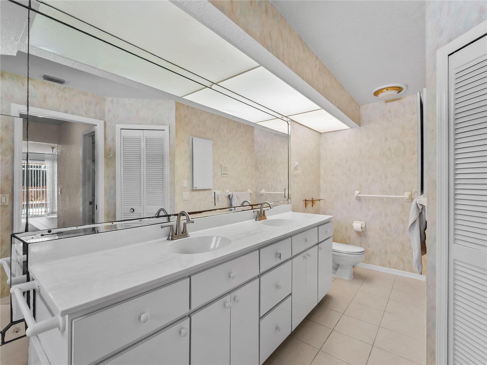Bath_134TocopillaStreet_PuntaGorda_DoubleVanity_Daylight.jpg - 134 TOCOPILLA ST, PUNTA GORDA