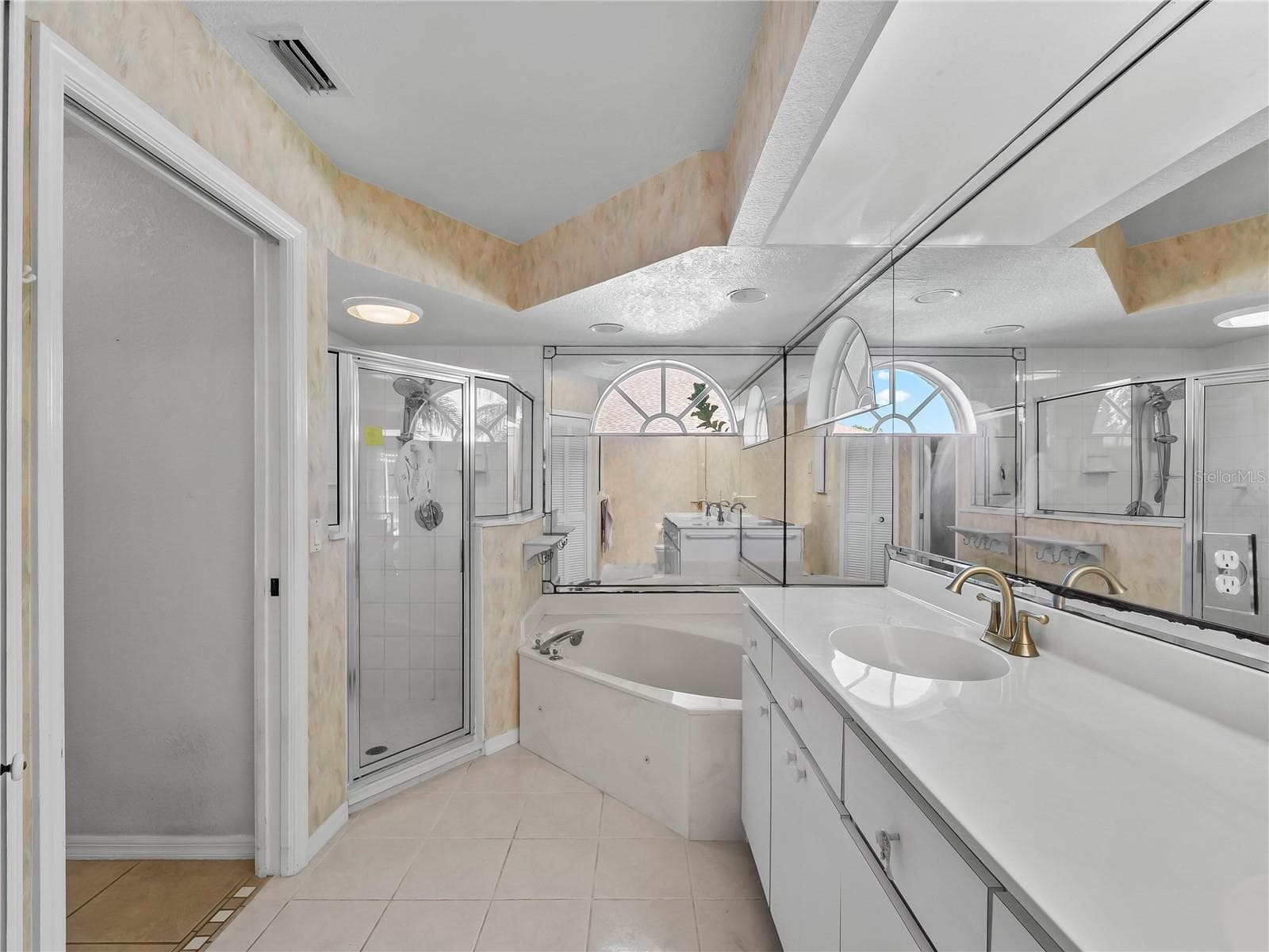 Bath_134TocopillaStreet_PuntaGorda_DoubleVanity_Corner.jpg - 134 TOCOPILLA ST, PUNTA GORDA