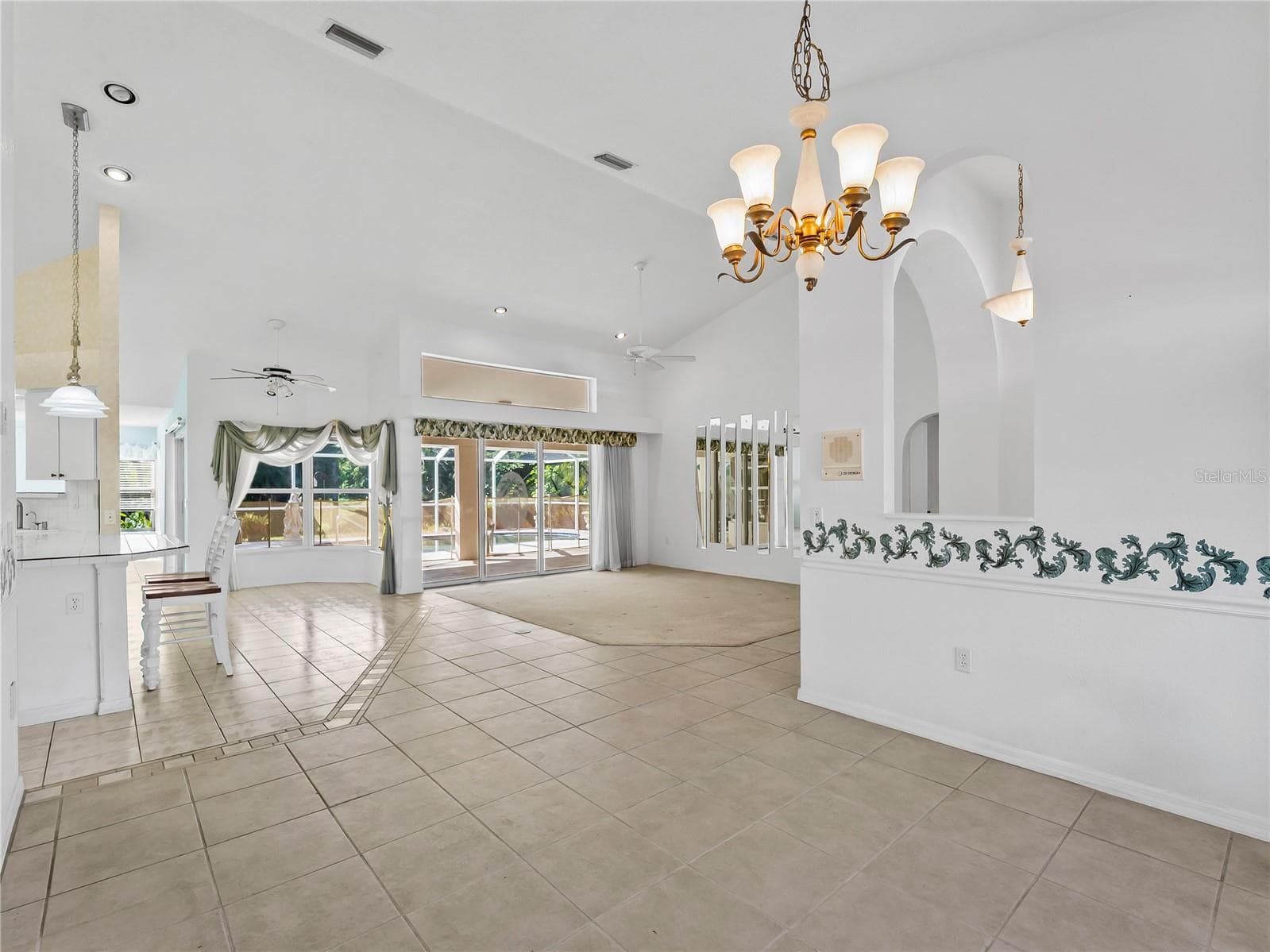 DiningLiving_134TocopillaStreet_PuntaGorda_OpenConcept_SliderView.jpg - 134 TOCOPILLA ST, PUNTA GORDA