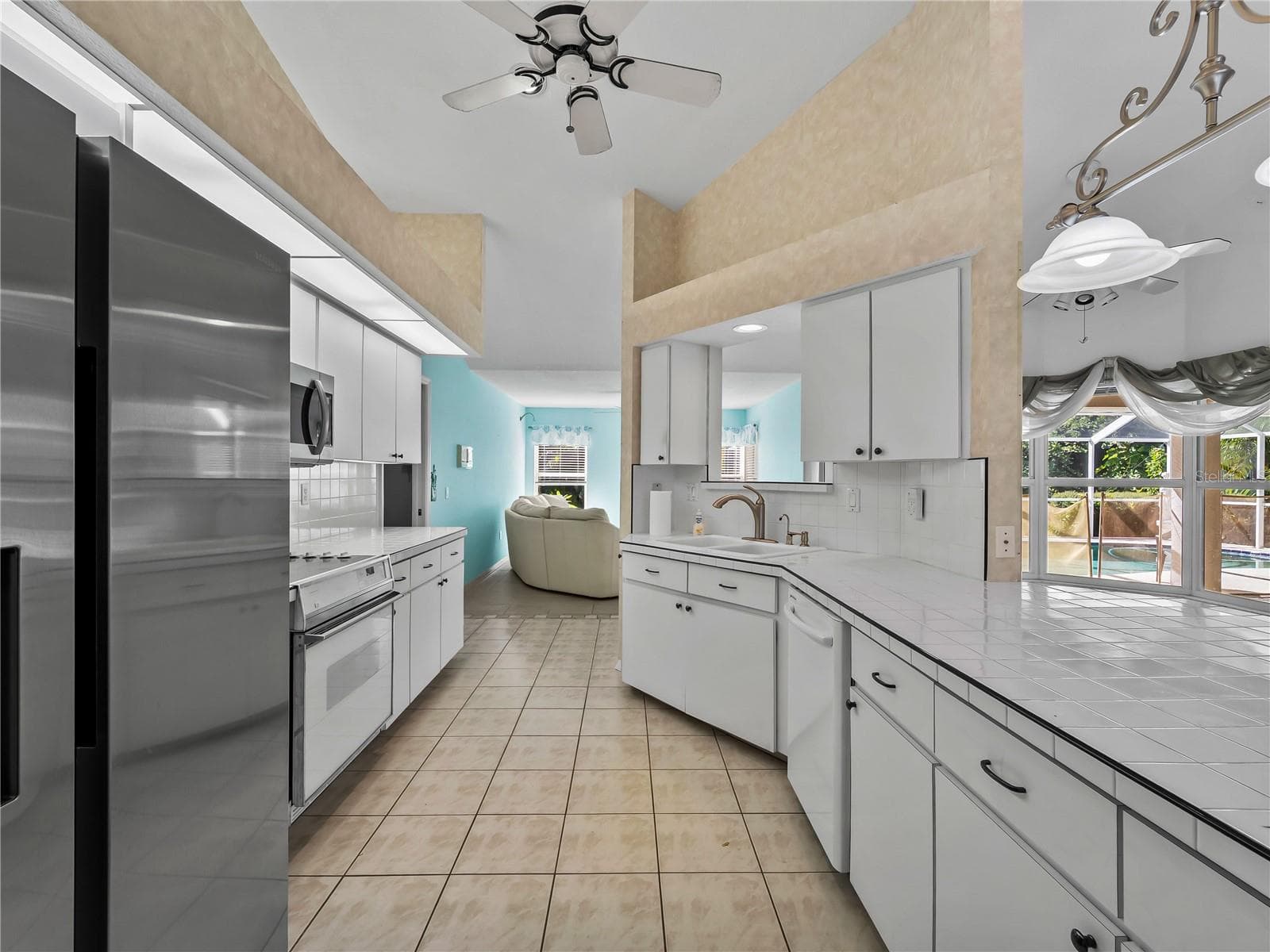 Kitchen_134TocopillaStreet_PuntaGorda_StainlessAppliances_Daylight.jpg - 134 TOCOPILLA ST, PUNTA GORDA