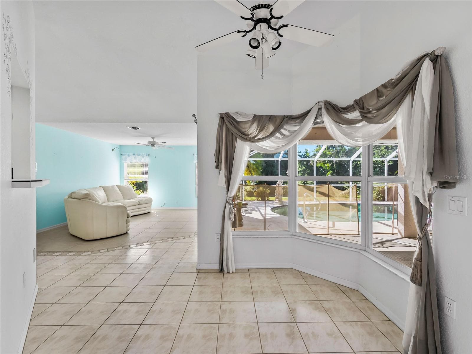BreakfastNook_134TocopillaStreet_PuntaGorda_NaturalLight_WindowView.jpg - 134 TOCOPILLA ST, PUNTA GORDA
