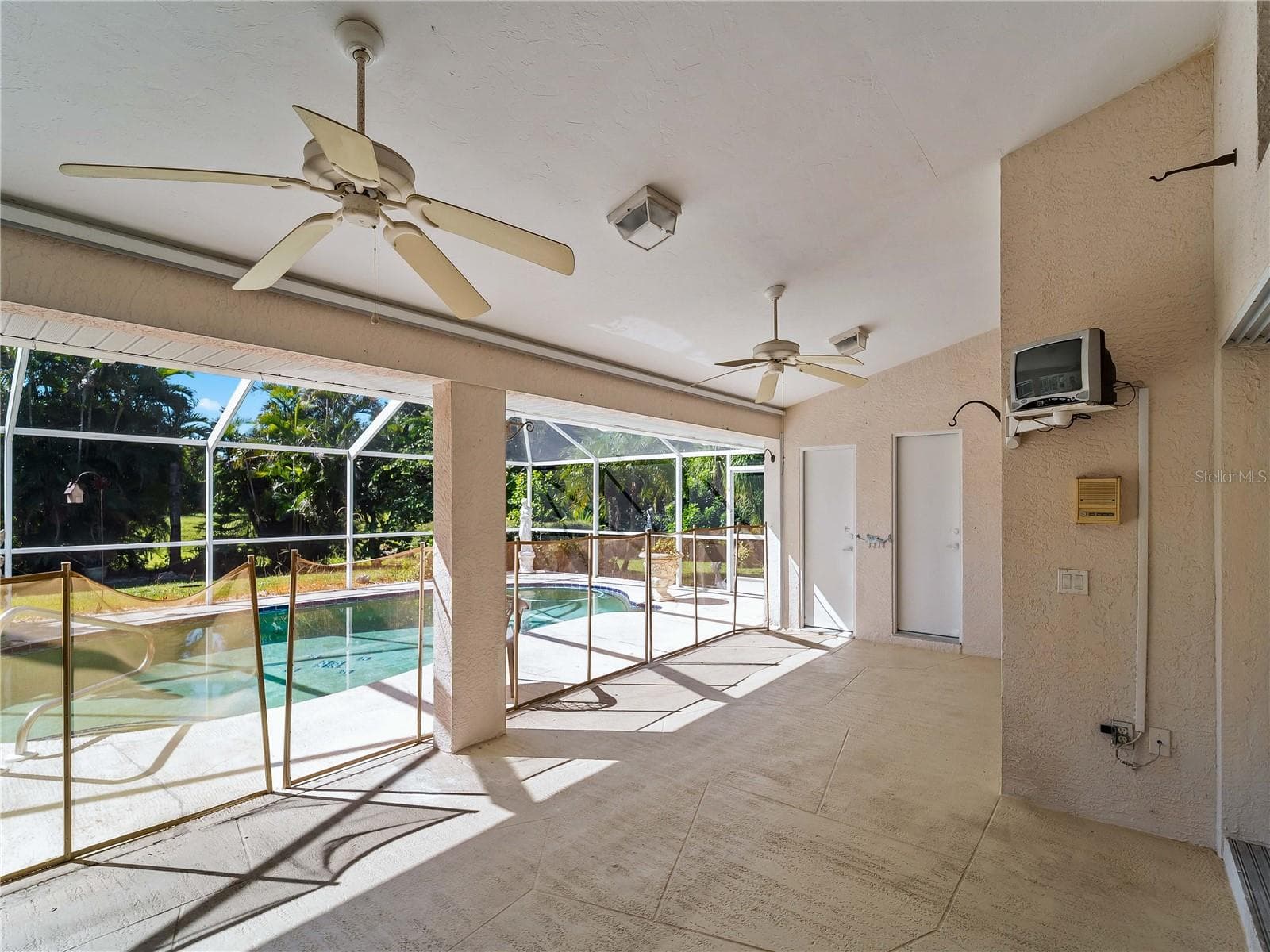 ScreenedLanai_134TocopillaStreet_PuntaGorda_PoolView_Corner.jpg - 134 TOCOPILLA ST, PUNTA GORDA