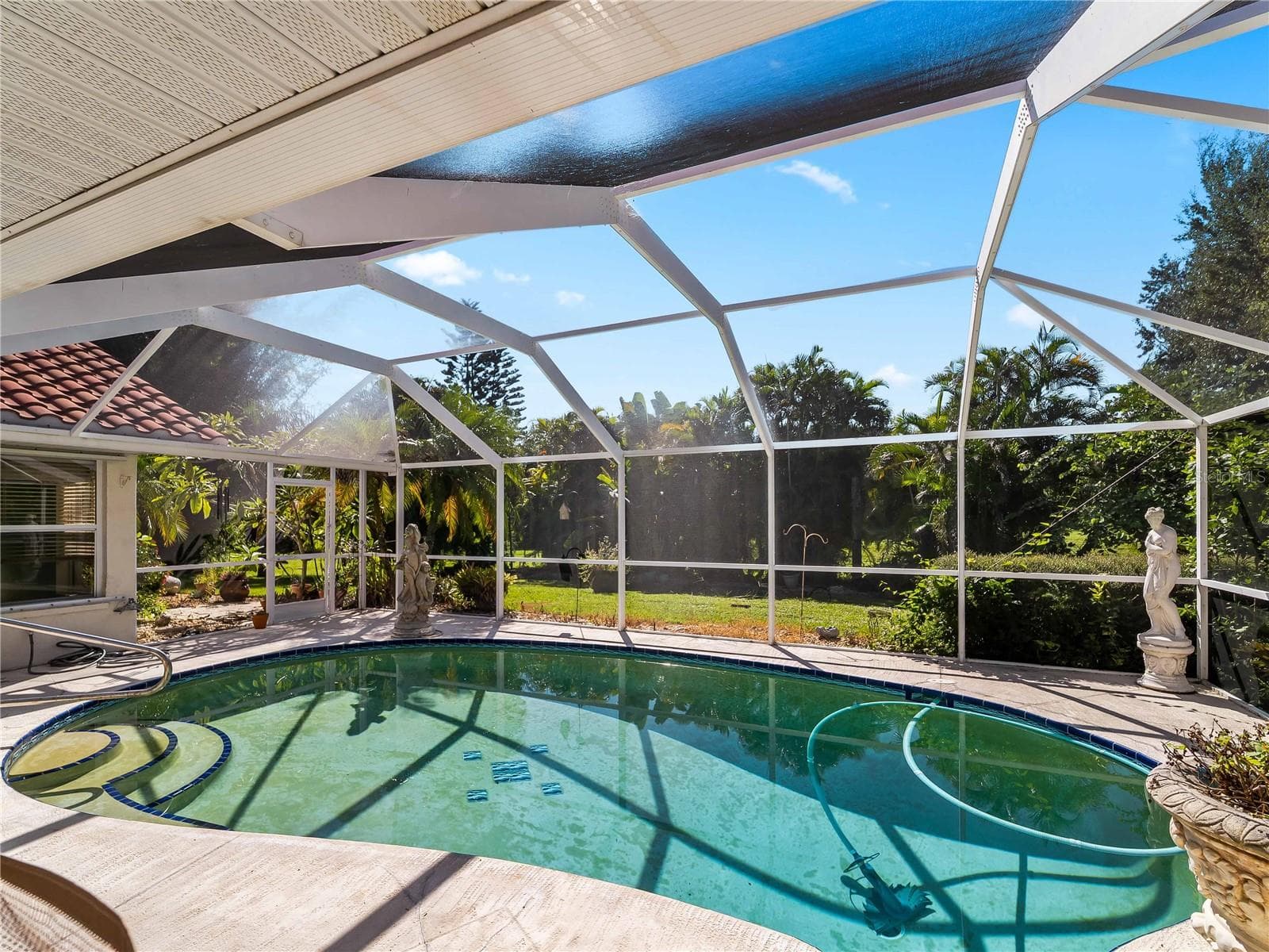 Pool_134TocopillaStreet_PuntaGorda_ScreenEnclosure_Corner.jpg - 134 TOCOPILLA ST, PUNTA GORDA