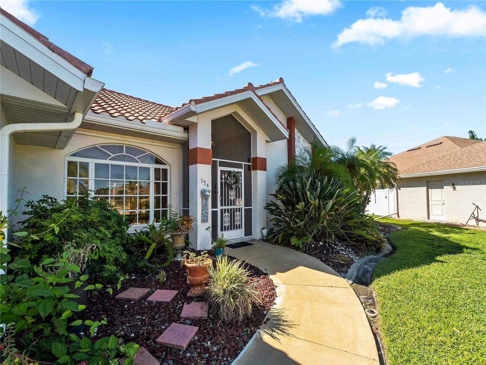 FrontExterior_134TocopillaStreet_PuntaGorda_TropicalLandscaping_Corner.jpg - 134 TOCOPILLA ST, PUNTA GORDA