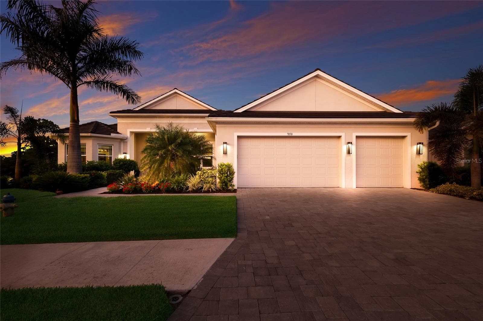 Single Family Residence at 7050 TAMWORTH PKWY, SARASOTA, photo 2 of 71