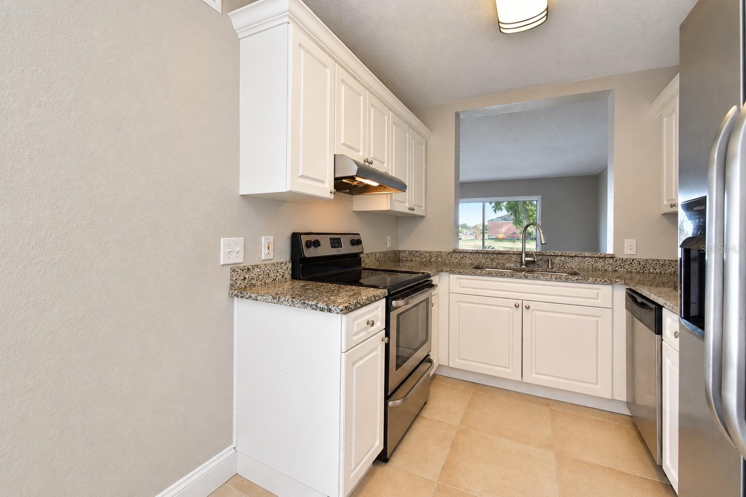 Townhouse at 13741 JUNIPER BLOSSOM DR, TAMPA, photo 8 of 28