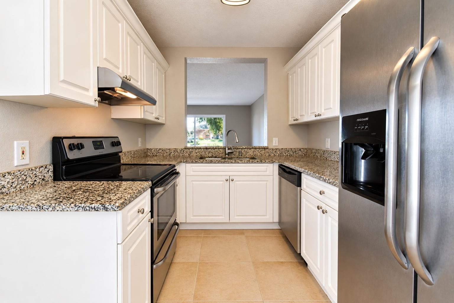 Townhouse at 13741 JUNIPER BLOSSOM DR, TAMPA, photo 9 of 28