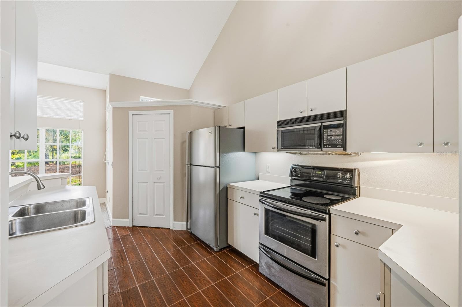 Condominium at 1416 FARRINDON CIR #., LAKE MARY, photo 8 of 32