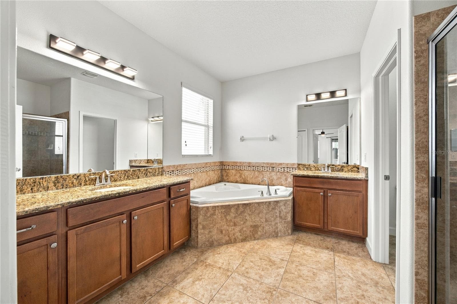 Master Bathroom - 3720 GERRADS CROSS CT, LAND O LAKES