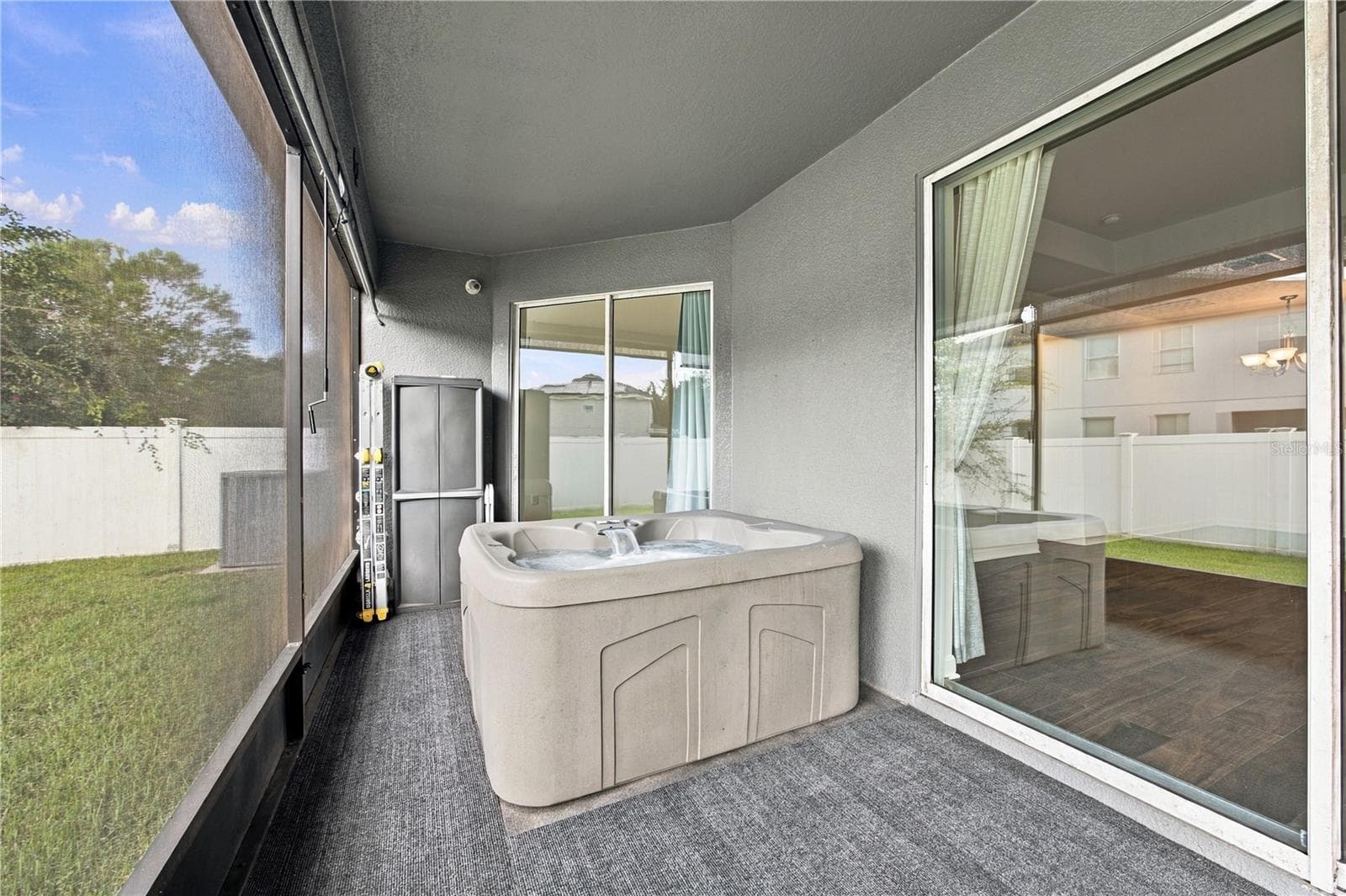 Hottub - 3720 GERRADS CROSS CT, LAND O LAKES