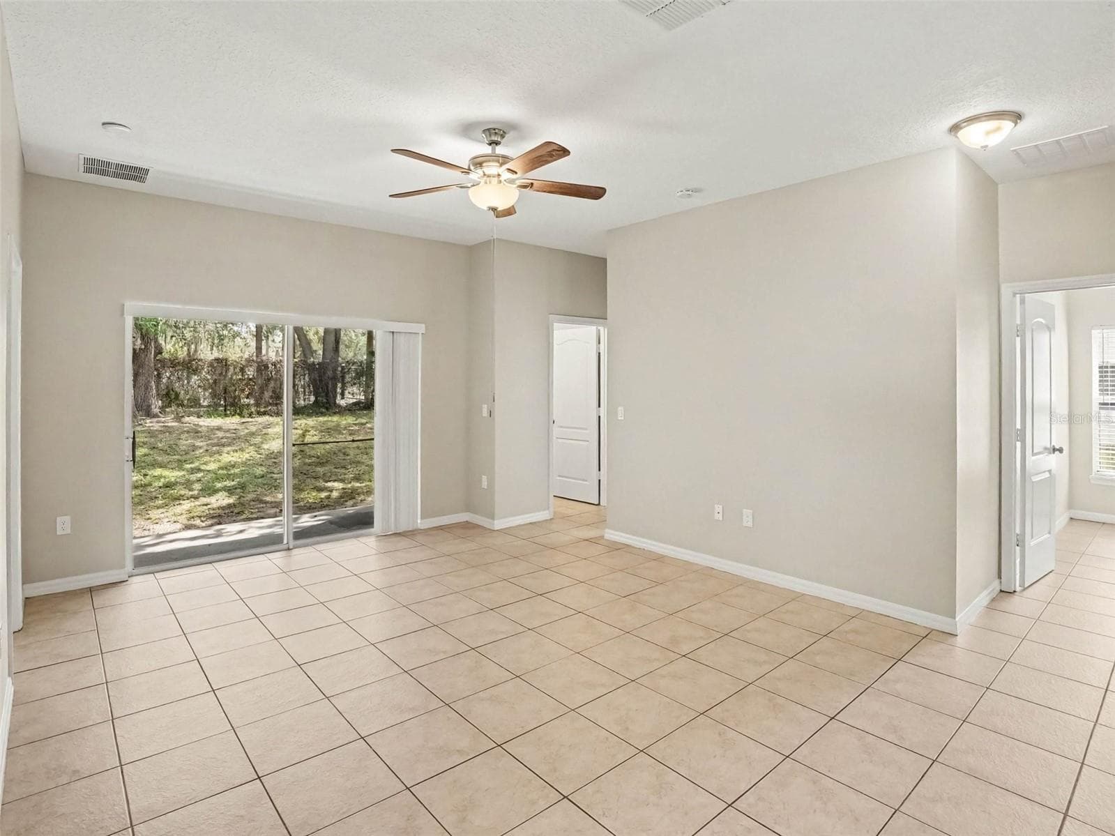 Single Family Residence at 5007 SHALE RIDGE TRL, ORLANDO, photo 3 of 20