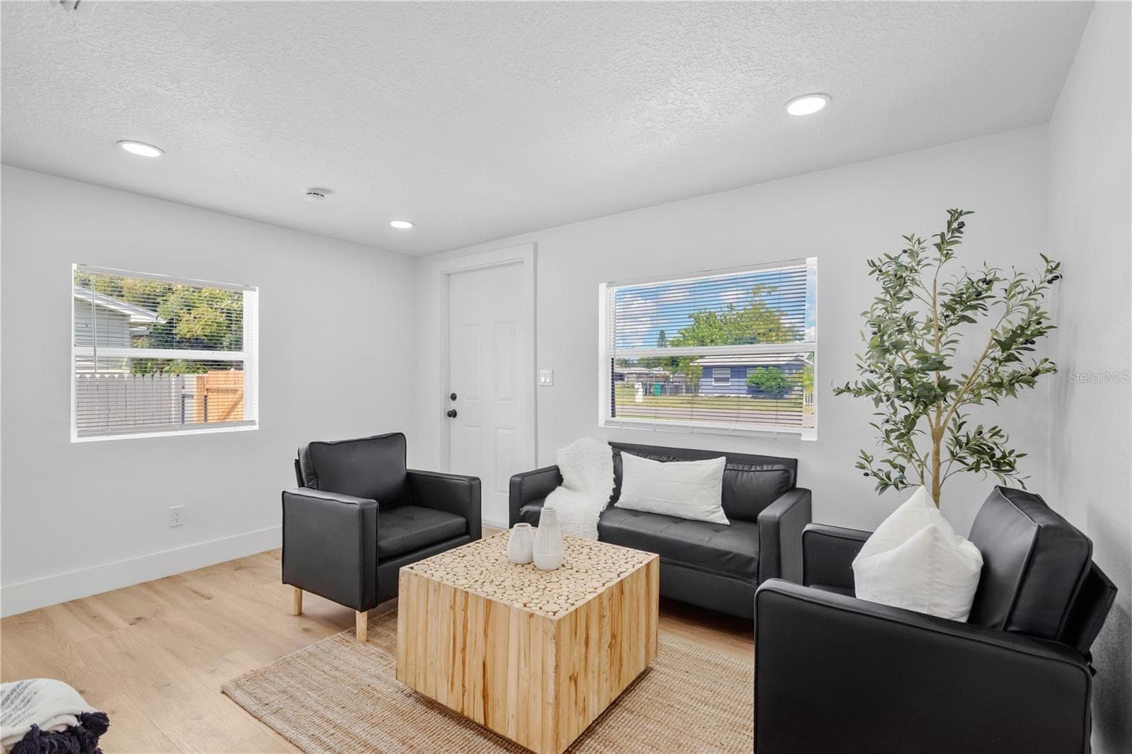 Single Family Residence at 3910 56TH AVE N, ST PETERSBURG, photo 2 of 20