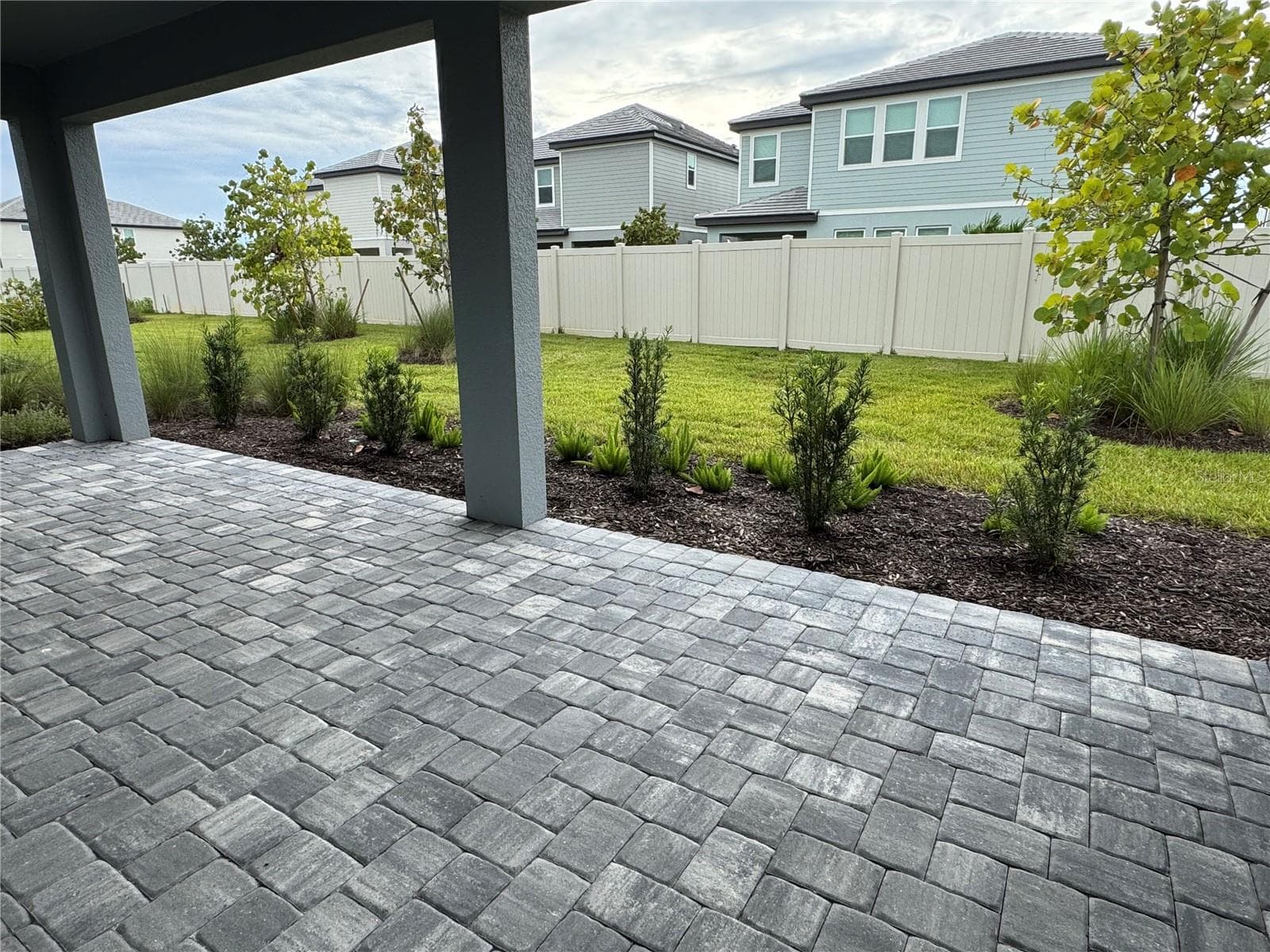 Covered lanai with pavers and out door kitchen stub-out - 7575 SEAHAWK AVE, SARASOTA