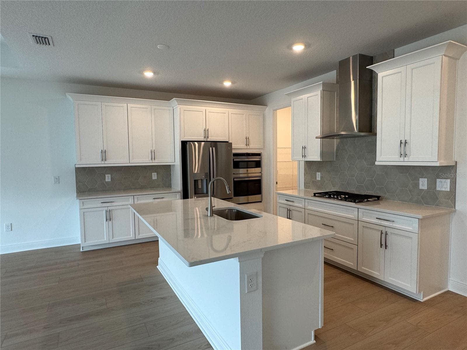 Single Family Residence at 7575 SEAHAWK AVE, SARASOTA, photo 4 of 56