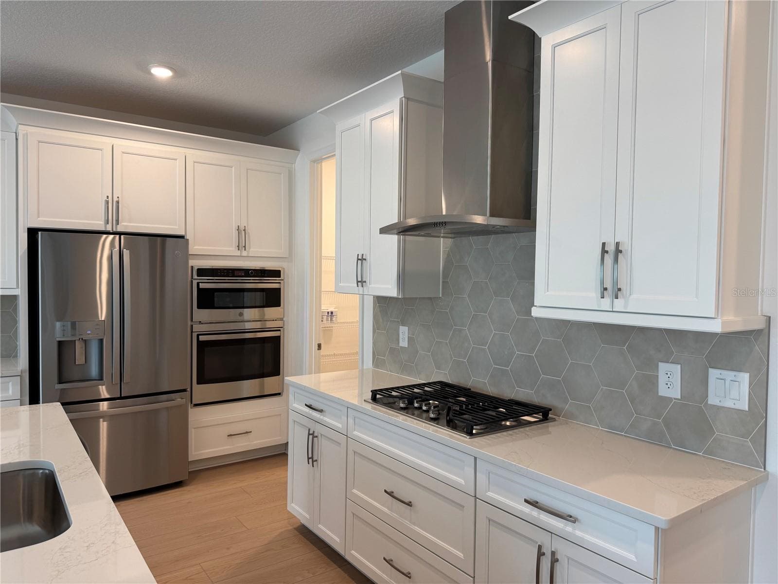 Kitchen with Gas - 7575 SEAHAWK AVE, SARASOTA