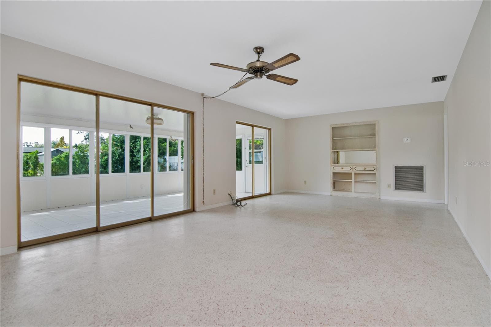 Living area - 4330 20TH AVE N, ST PETERSBURG