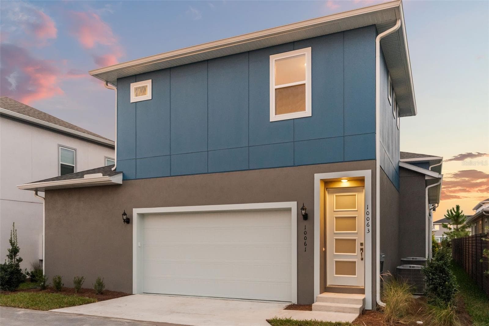 Garage and 1/1 Apartment Entrance - 10061 GOBAT ALY, ORLANDO
