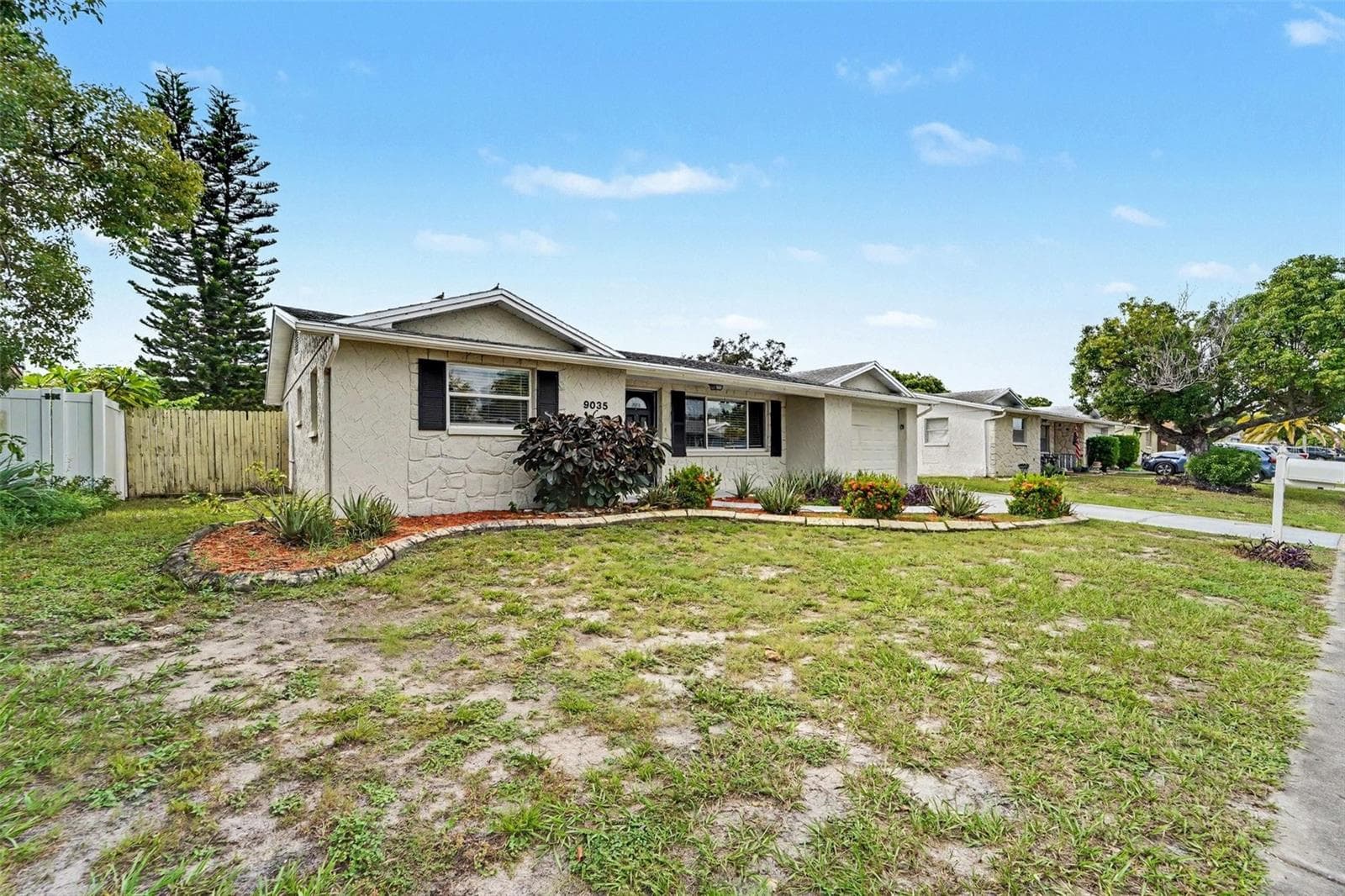 Single Family Residence at 9035 SAINT REGIS LN, PORT RICHEY, photo 2 of 19