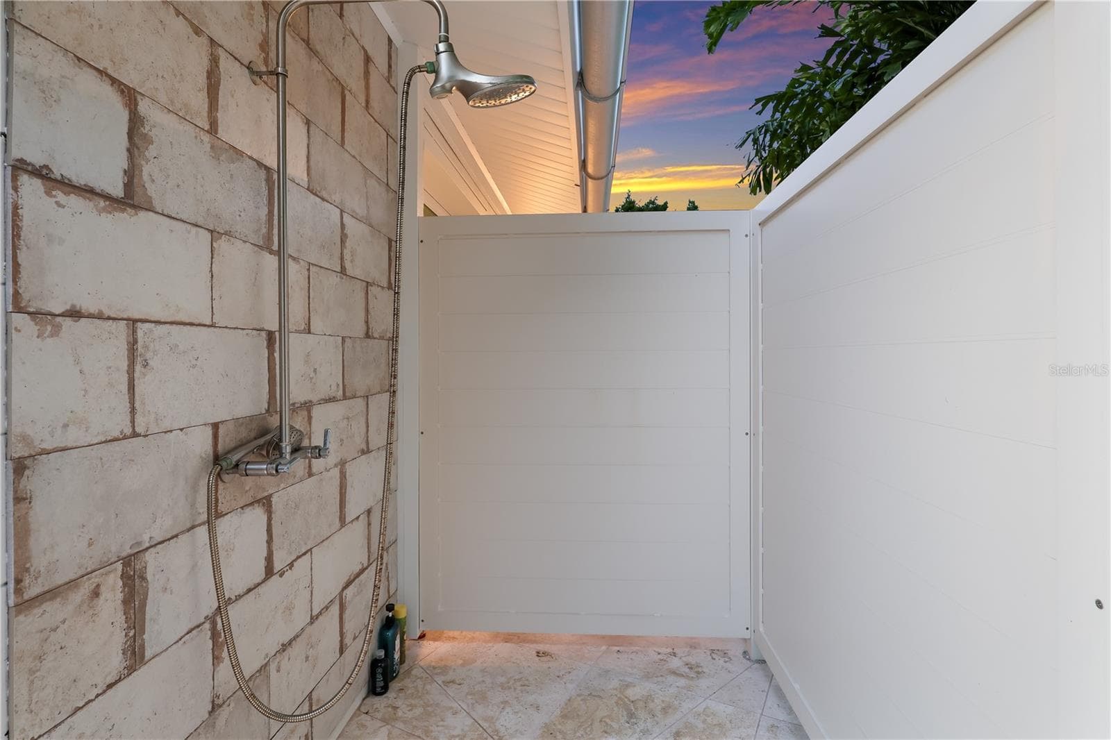 Private outdoor shower - 6561 BAYOU HAMMOCK RD, LONGBOAT KEY