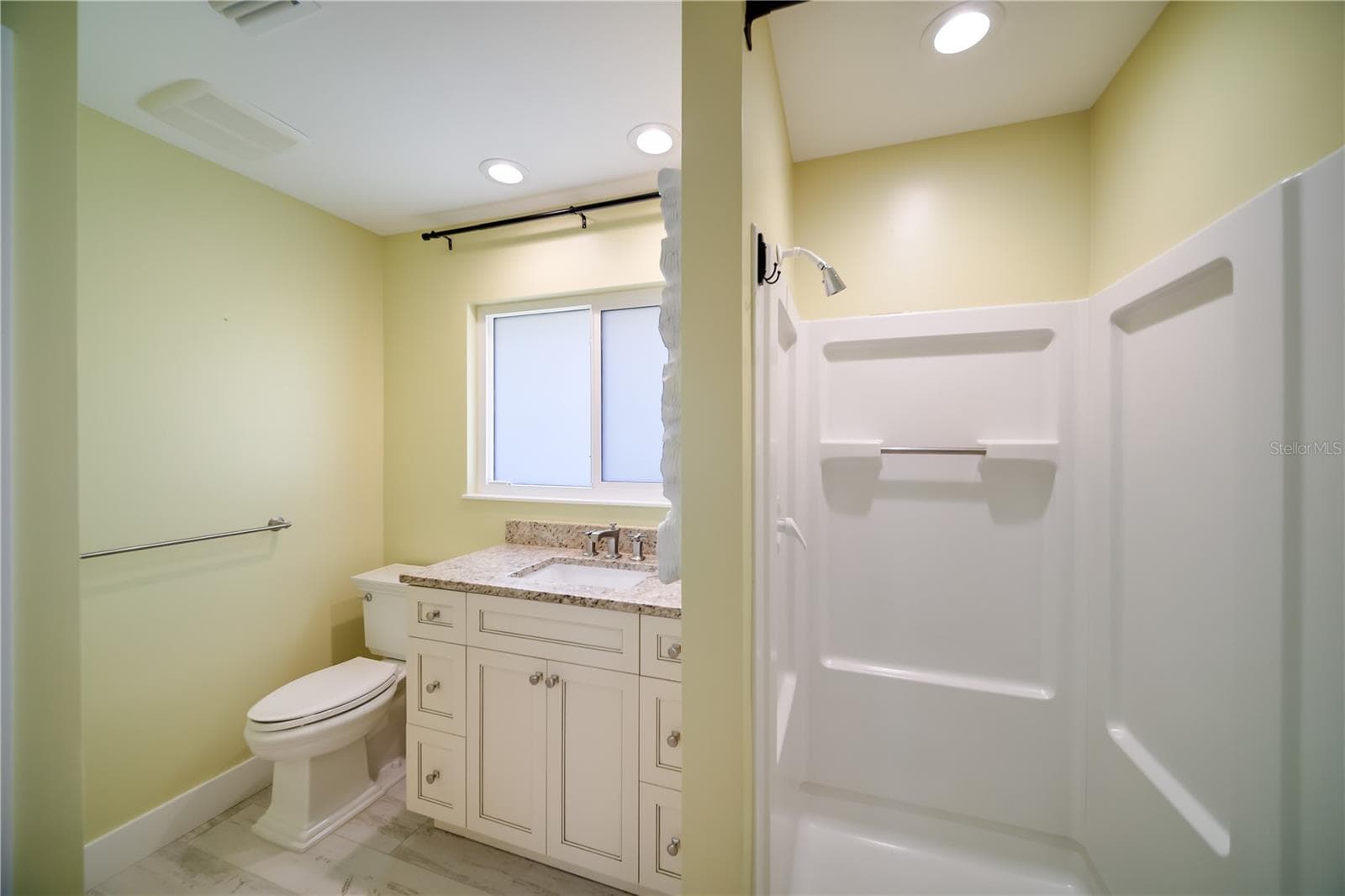 Guest apartment bathroom - 6561 BAYOU HAMMOCK RD, LONGBOAT KEY