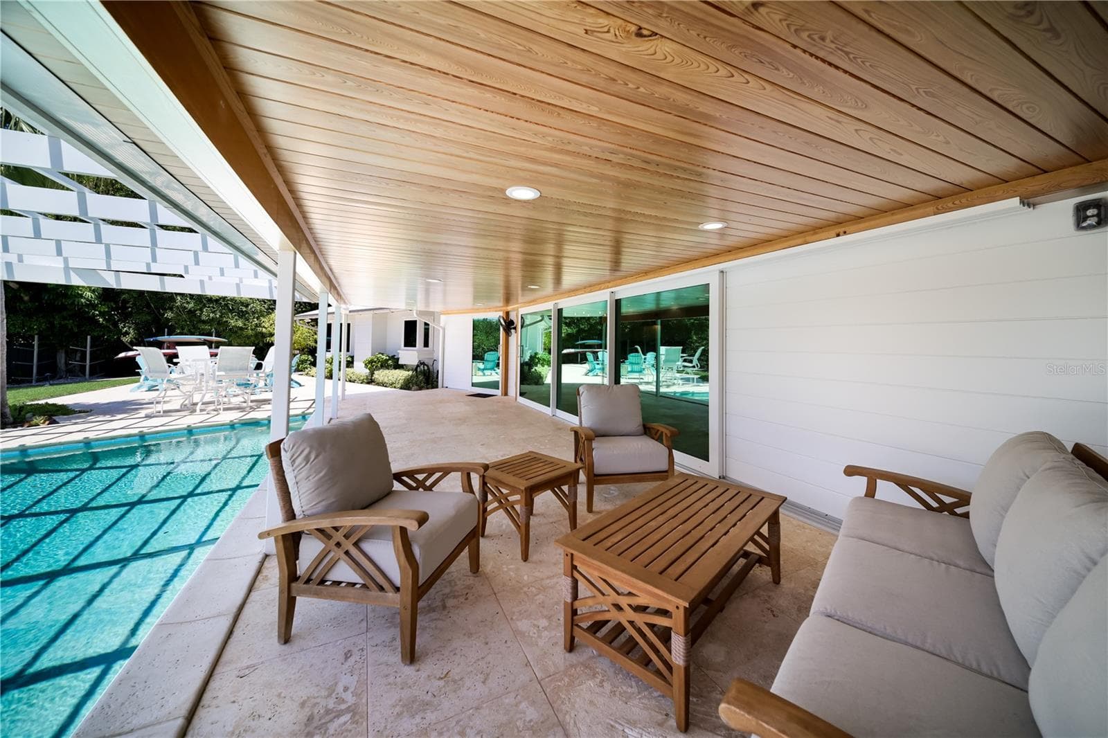 Relaxing covered patio - 6561 BAYOU HAMMOCK RD, LONGBOAT KEY