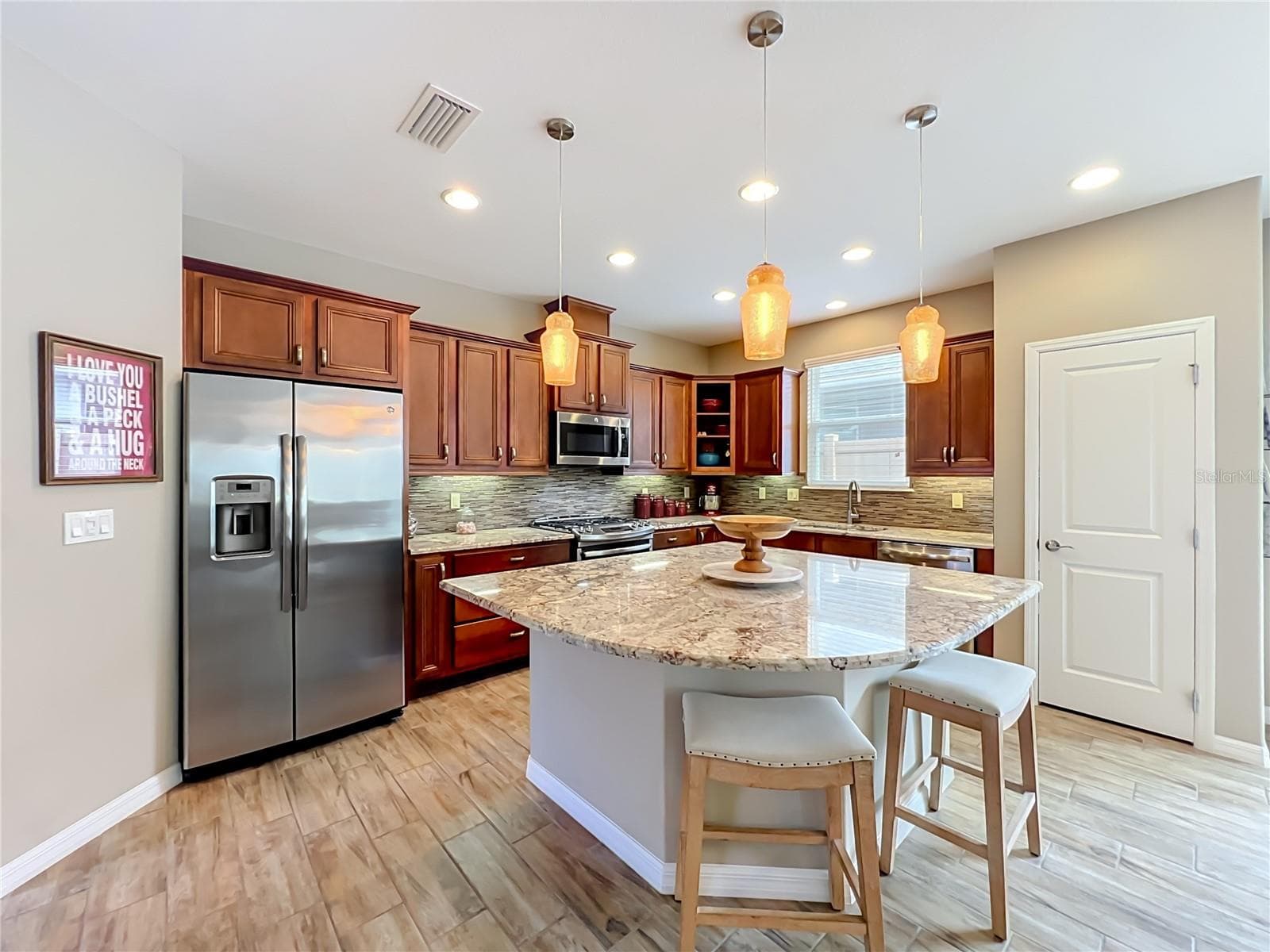 Gourmet Kitchen - 342 ALCOVE DR, GROVELAND