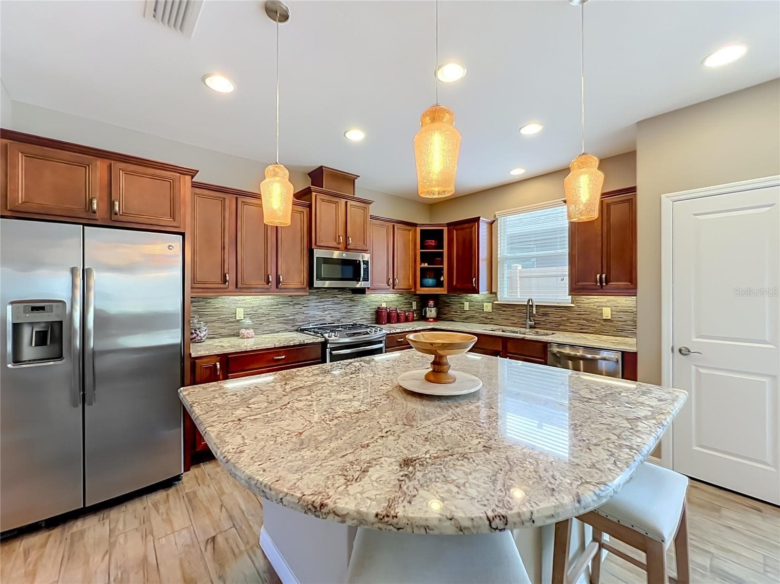 Chef's Island - 342 ALCOVE DR, GROVELAND