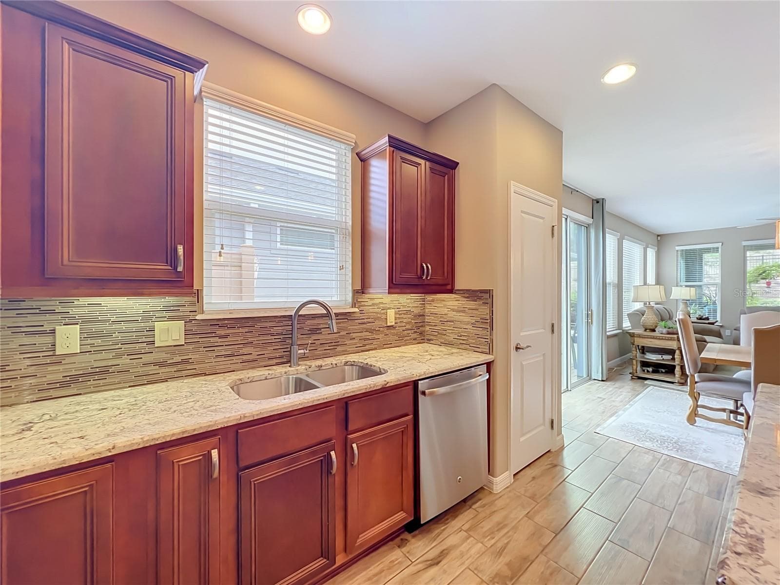 Undermount Sink - 342 ALCOVE DR, GROVELAND