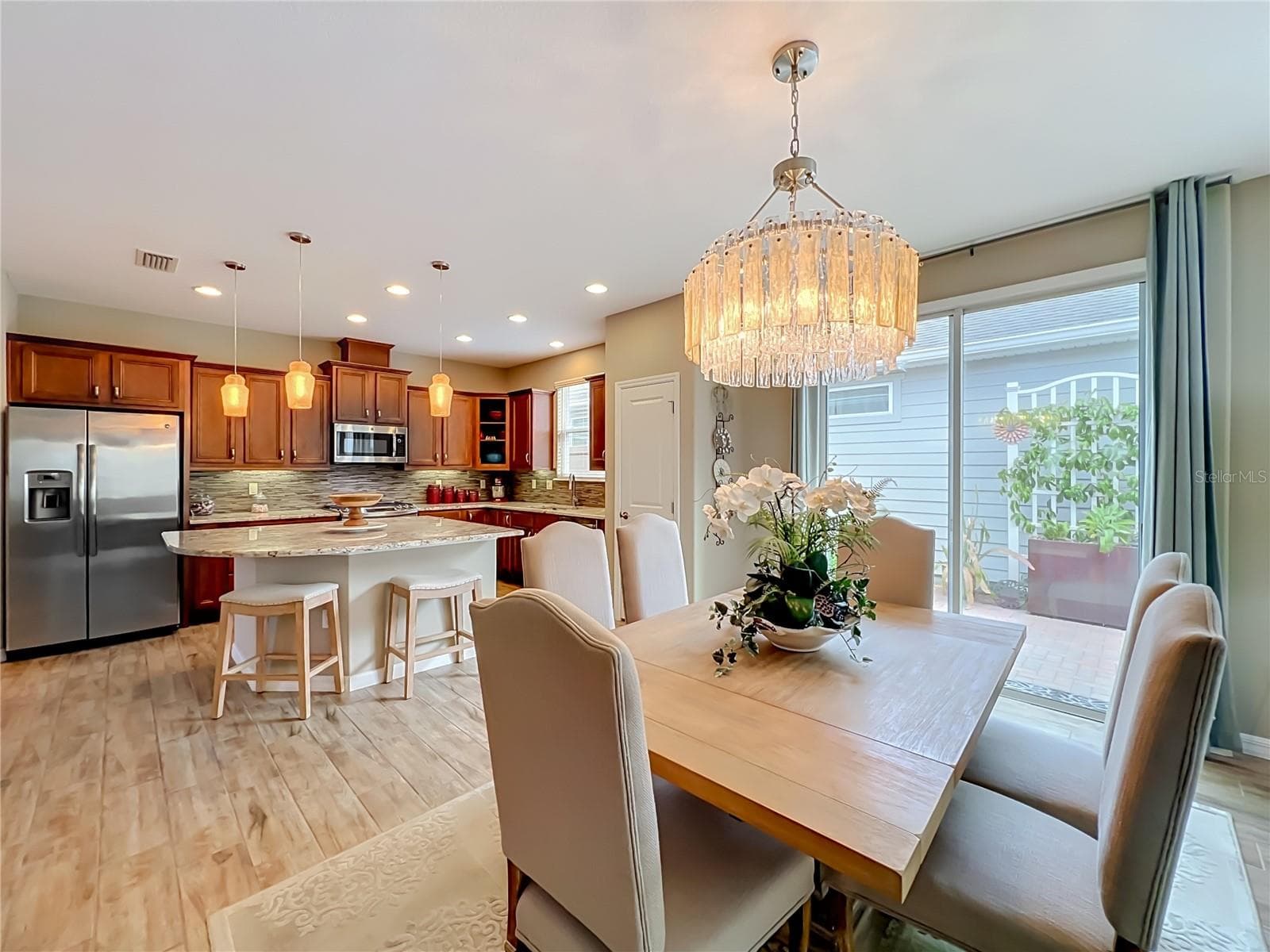 Dining area with sliders to side patio - 342 ALCOVE DR, GROVELAND