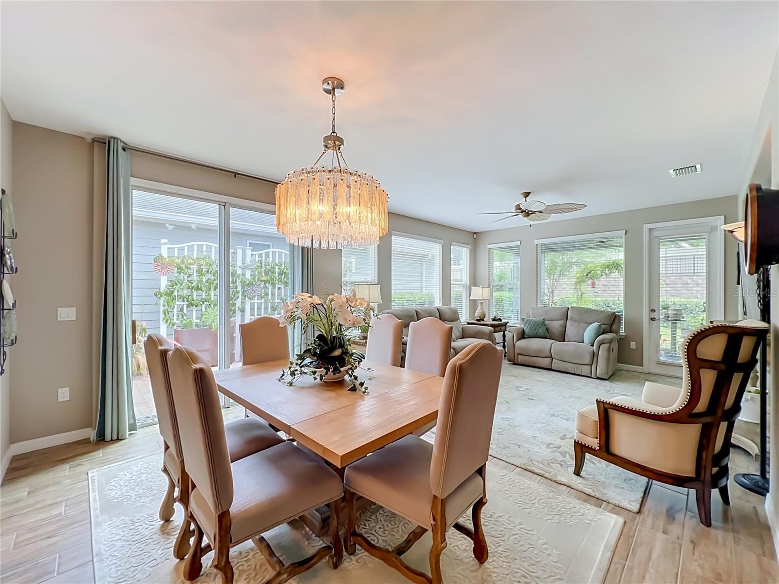 Light and Bright - 342 ALCOVE DR, GROVELAND