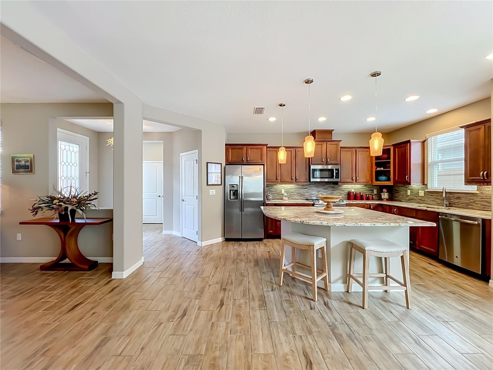 Kitchen/Entry area - 342 ALCOVE DR, GROVELAND