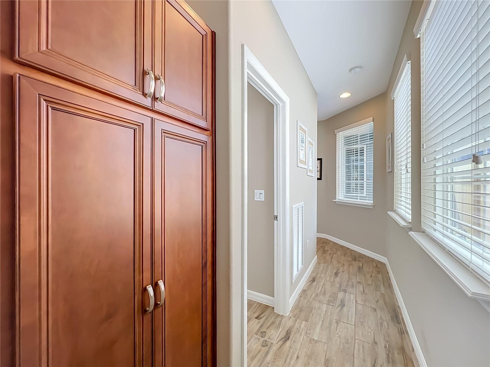 Hallway with more staorage - 342 ALCOVE DR, GROVELAND
