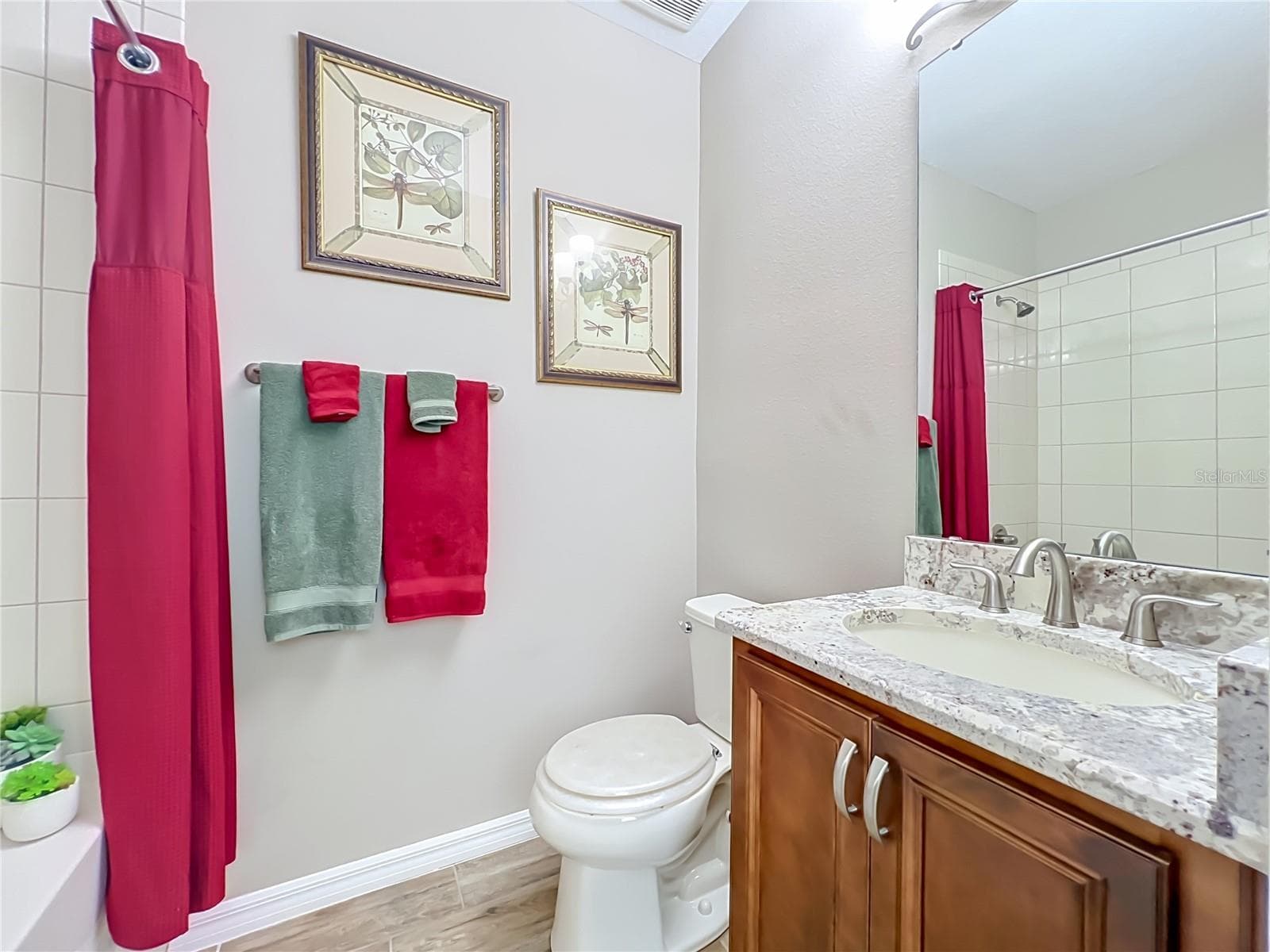 Guest Bath - 342 ALCOVE DR, GROVELAND