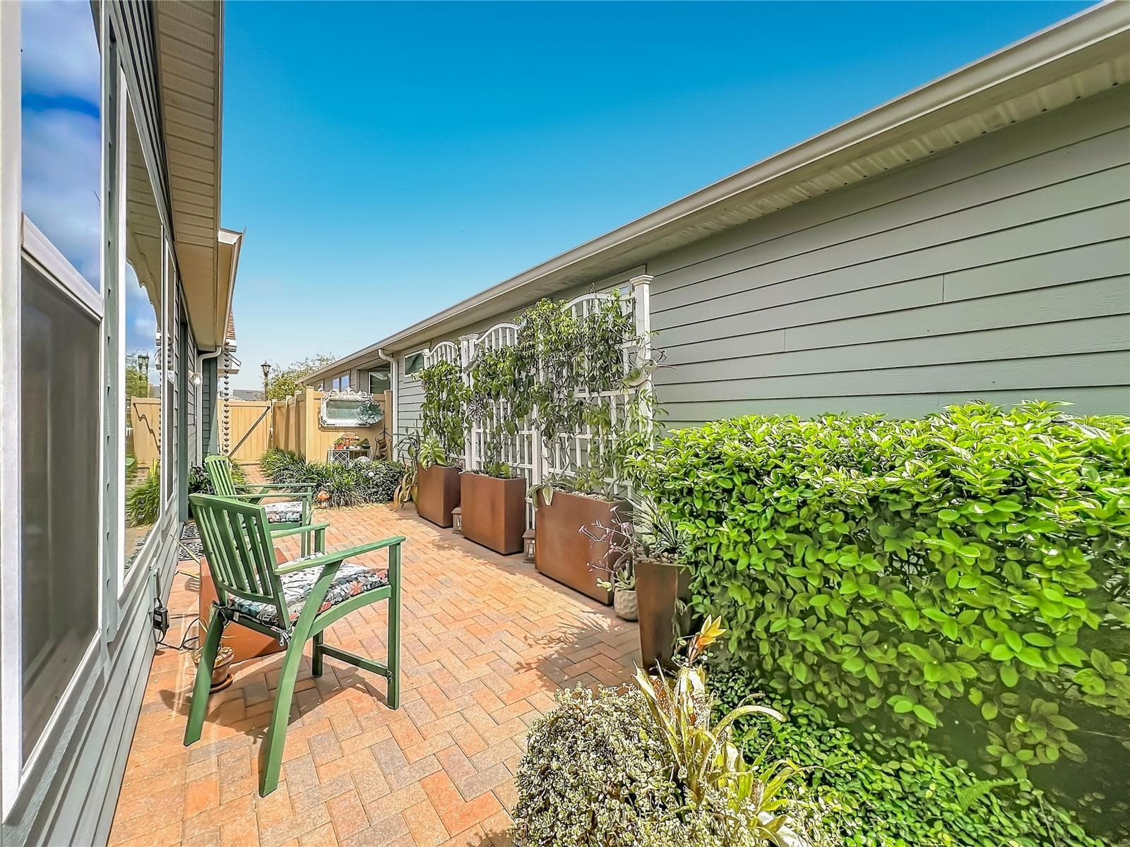 Perfect place to relax - 342 ALCOVE DR, GROVELAND