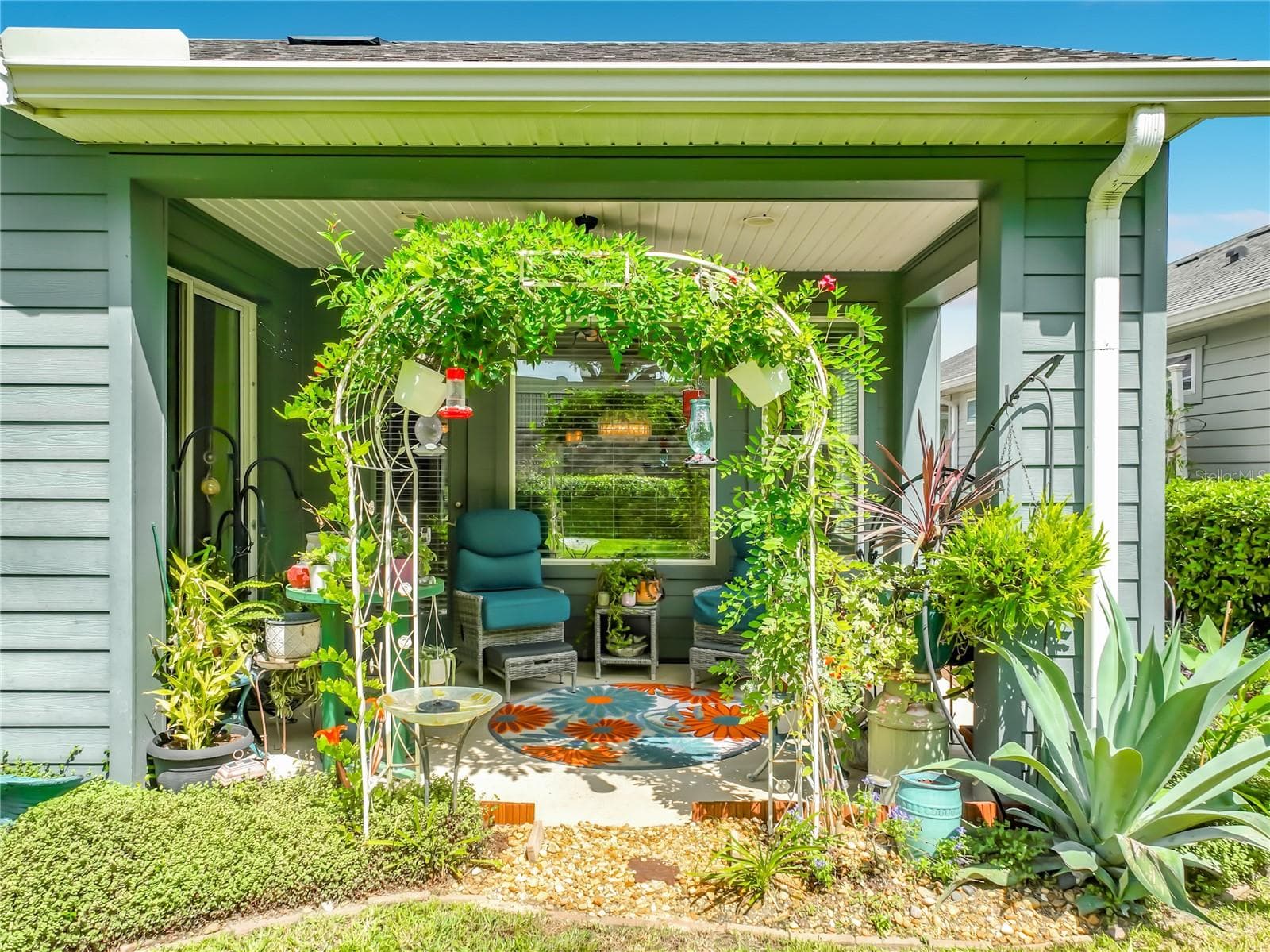 Custom Landscaping - 342 ALCOVE DR, GROVELAND
