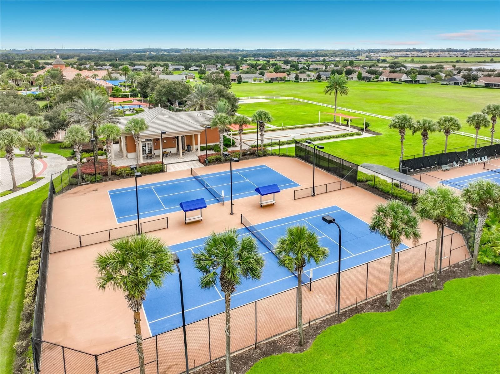 Tennis Anyone? - 342 ALCOVE DR, GROVELAND