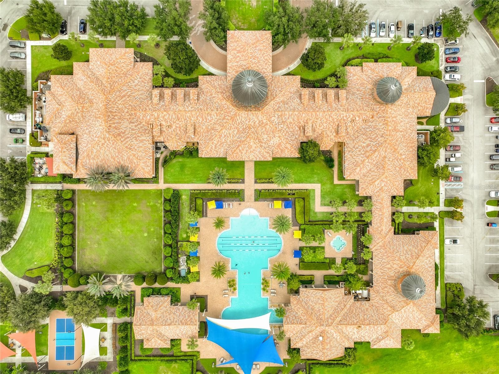 Clubhouse with private restaraunt - 342 ALCOVE DR, GROVELAND