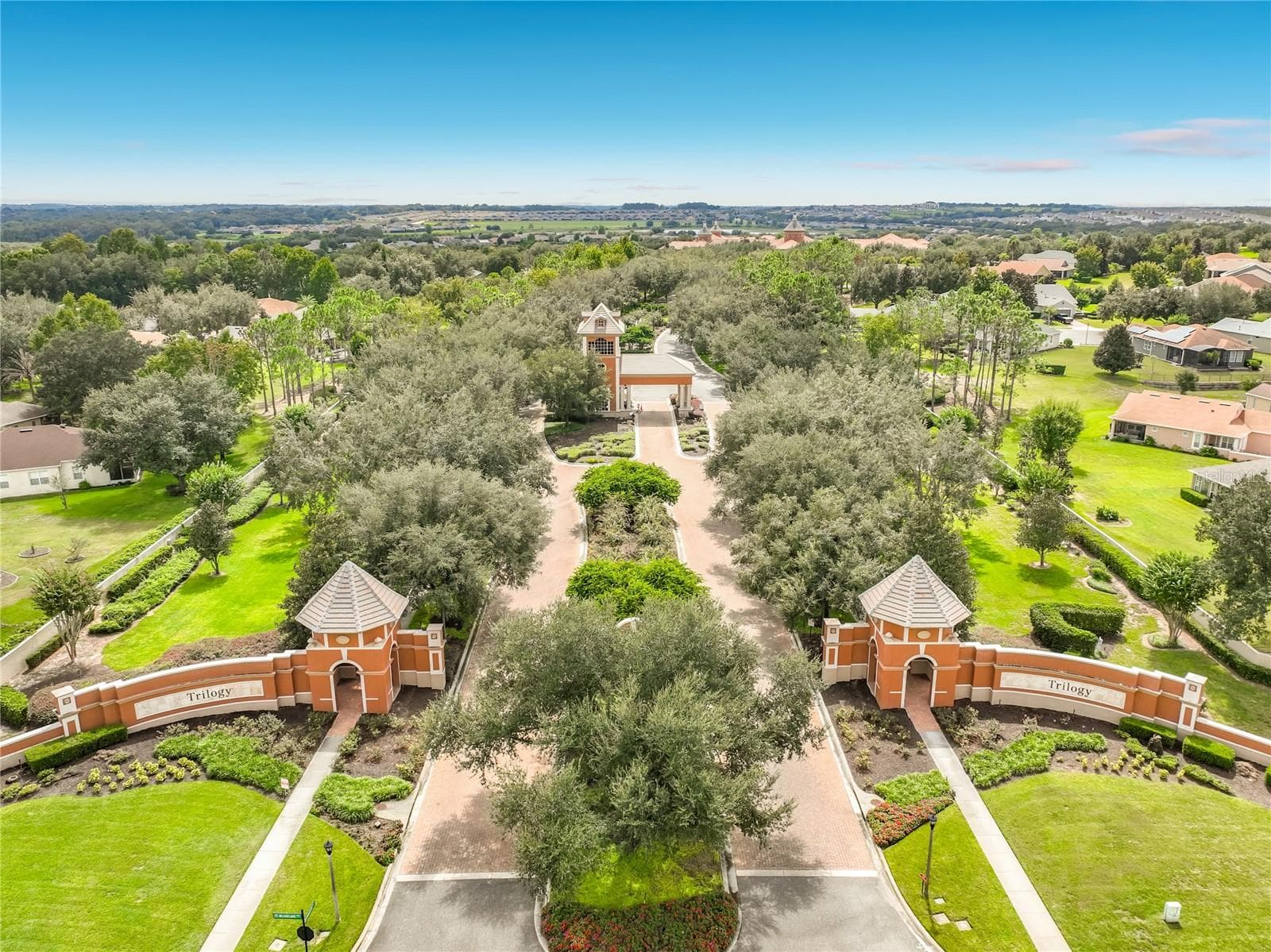 GUARD GATED ENTRANCE - 342 ALCOVE DR, GROVELAND