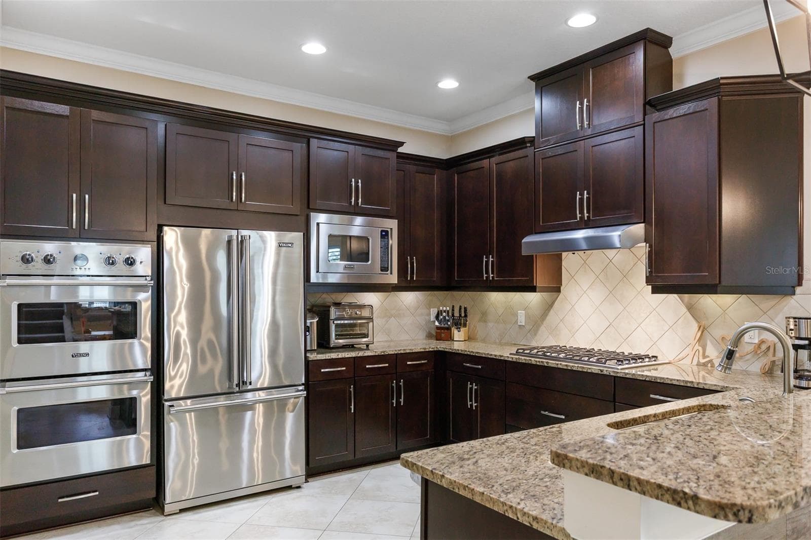 Single Family Residence at 11143 WINTHROP LAKE DR, RIVERVIEW, photo 6 of 62