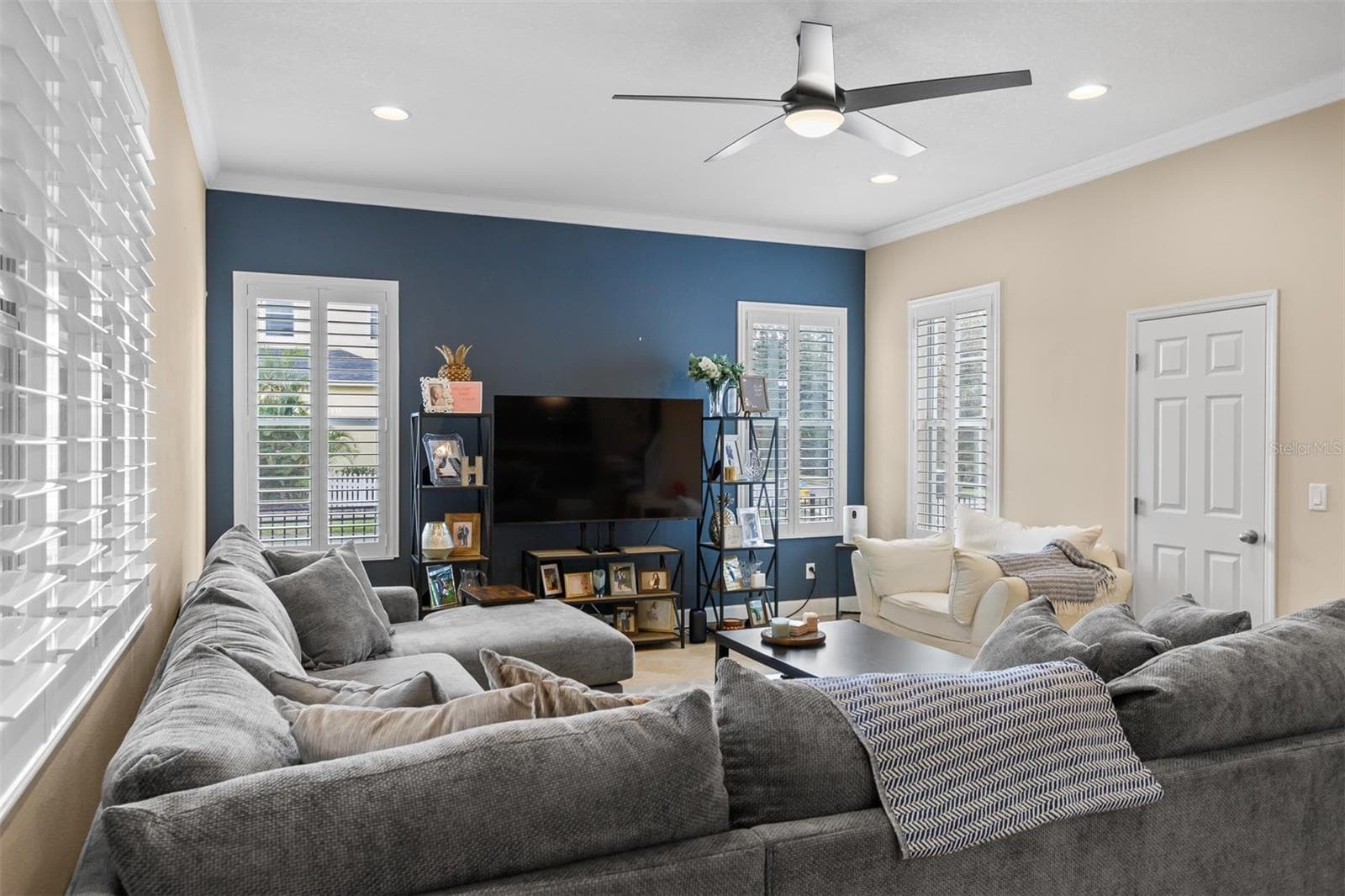 Single Family Residence at 11143 WINTHROP LAKE DR, RIVERVIEW, photo 11 of 62