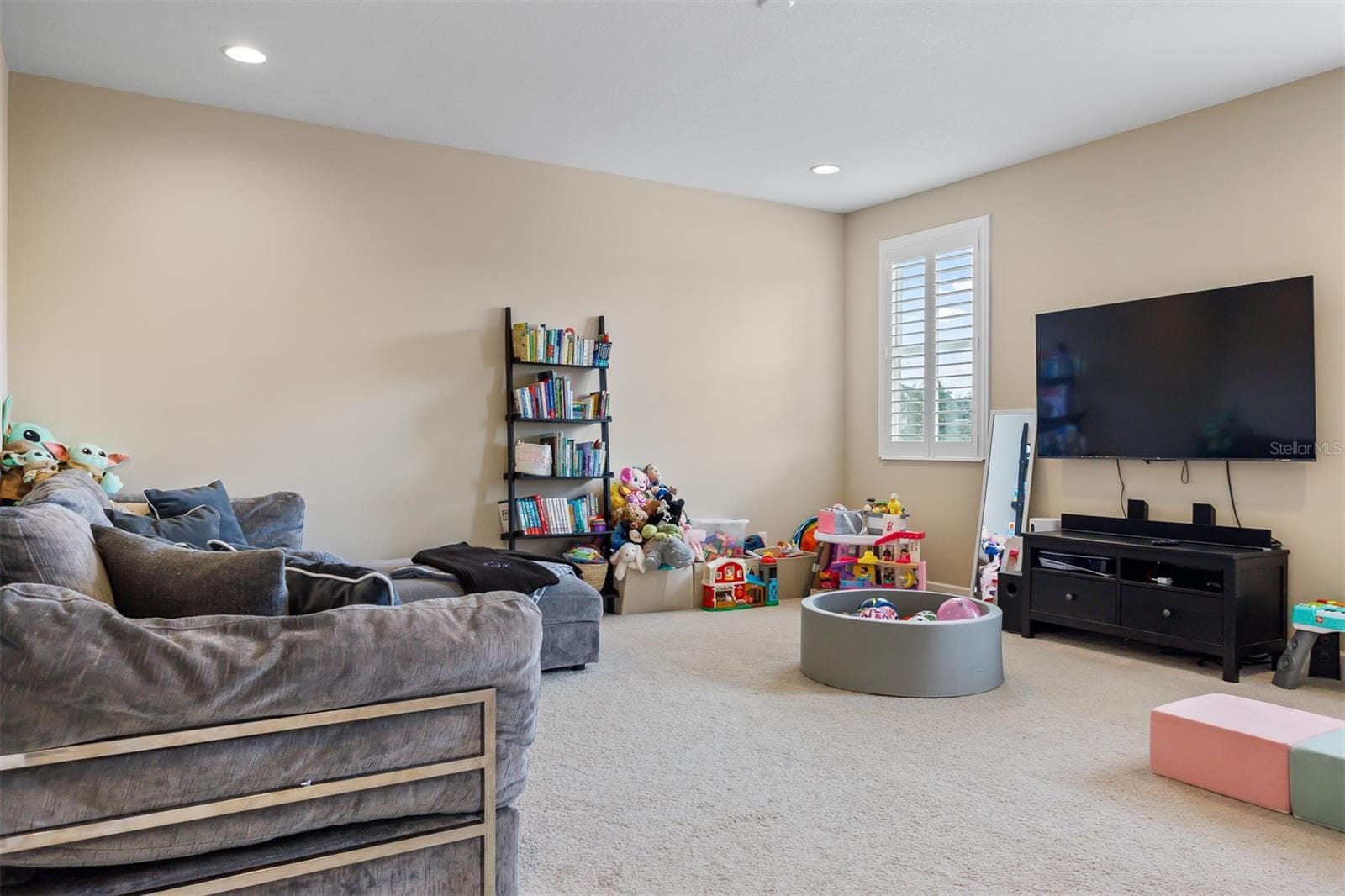 Single Family Residence at 11143 WINTHROP LAKE DR, RIVERVIEW, photo 24 of 62