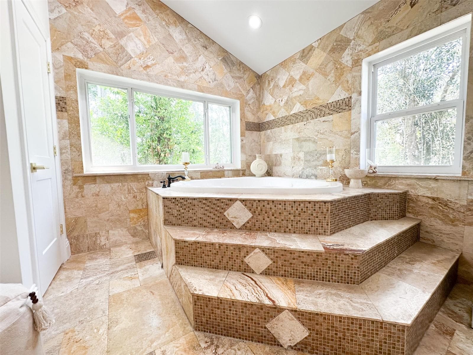Master Bath Tub - 3114 LITTLE RD, VALRICO